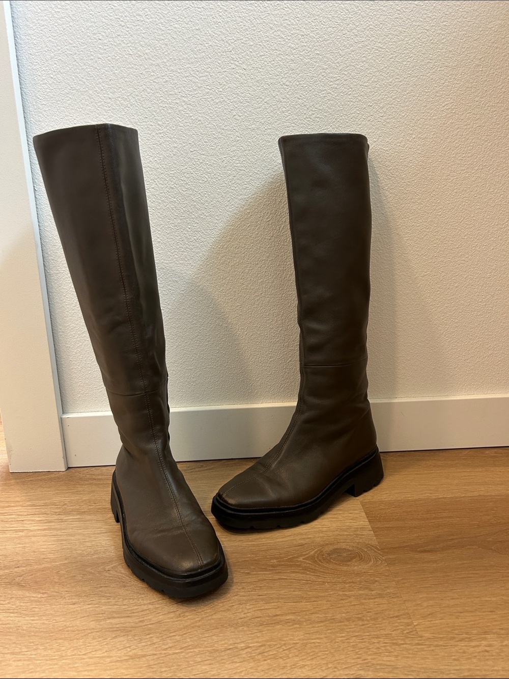 Vince rune boots in clove
